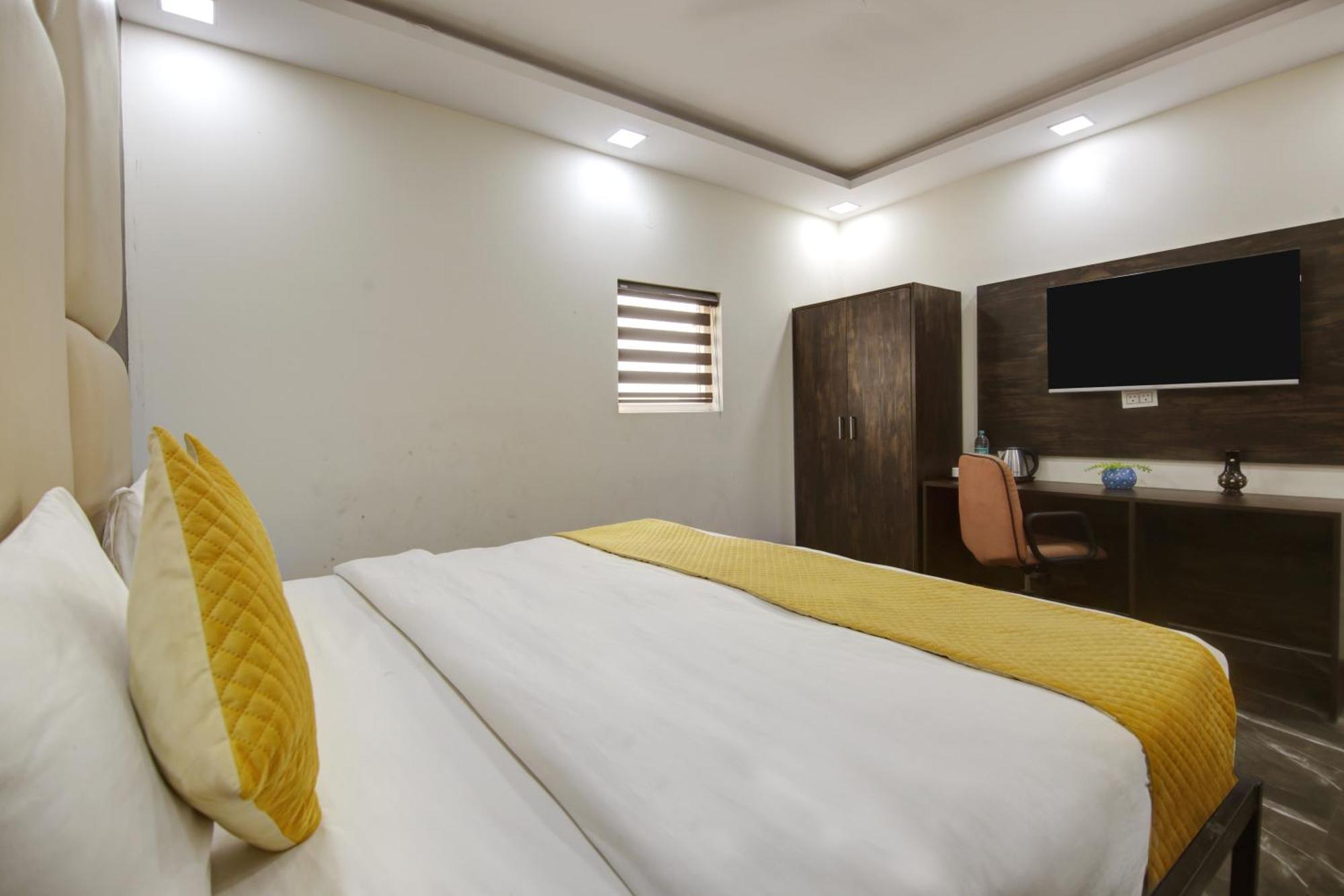 Hotel The Eden Park Noida Dış mekan fotoğraf